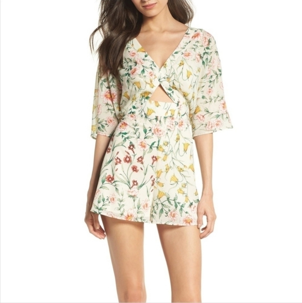 Ali & Jay Floral Romantic Cutout V-Neck Off-White Romper Size Small